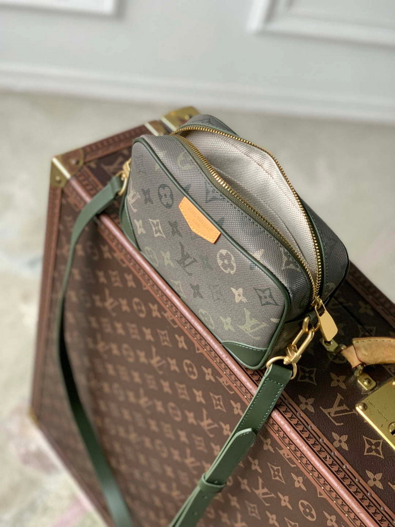 LV M26937 Louis Vuitton Trocad¨¦ro Wearable Wallet Khaki