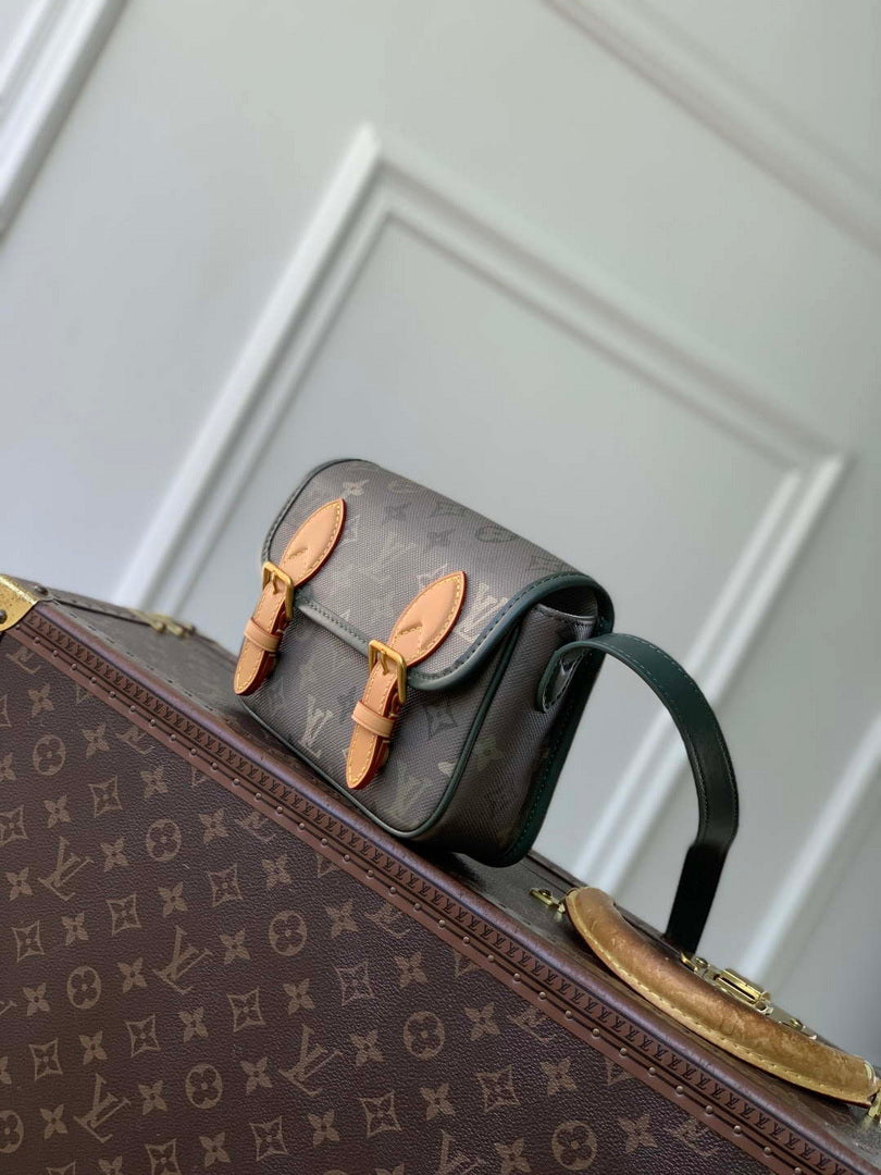 LV M26969 Louis Vuitton Satchel Wearable Wallet Khaki
