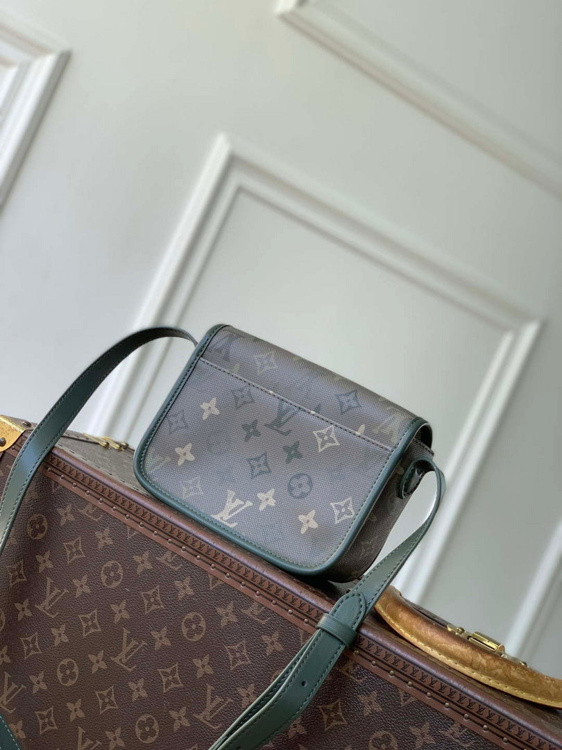 LV M26969 Louis Vuitton Satchel Wearable Wallet Khaki