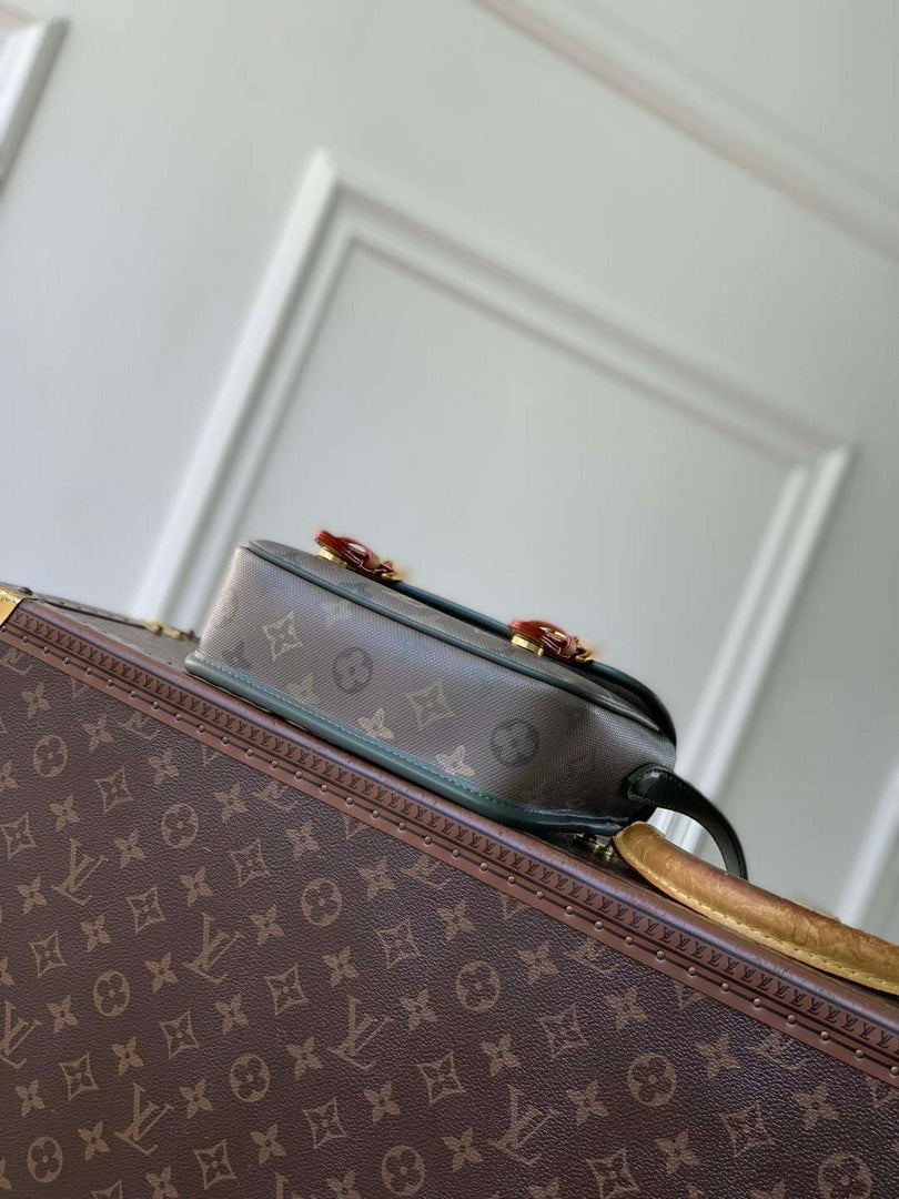 LV M26969 Louis Vuitton Satchel Wearable Wallet Khaki