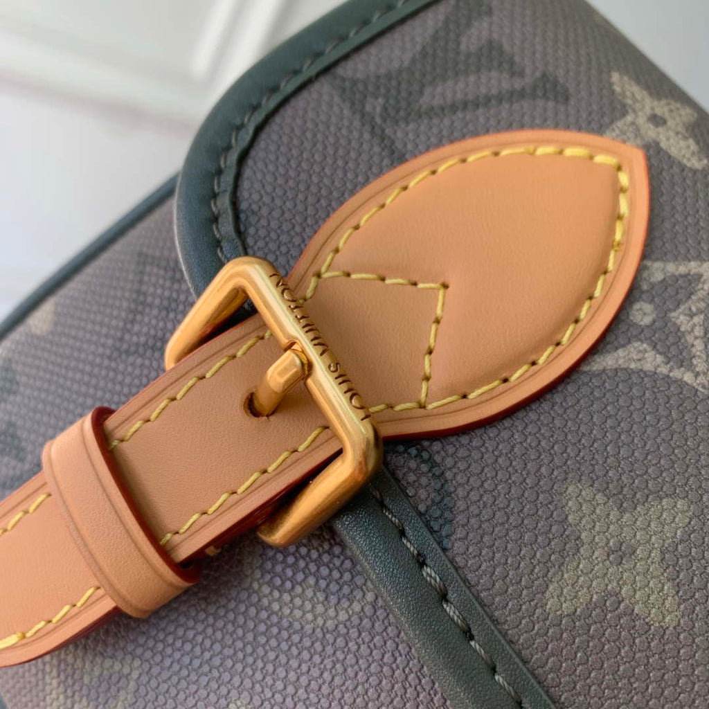 LV M26969 Louis Vuitton Satchel Wearable Wallet Khaki