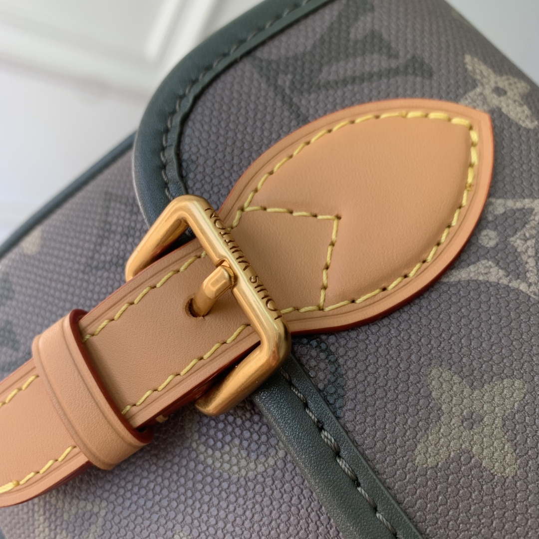 LV M26969 Louis Vuitton Satchel Wearable Wallet Khaki