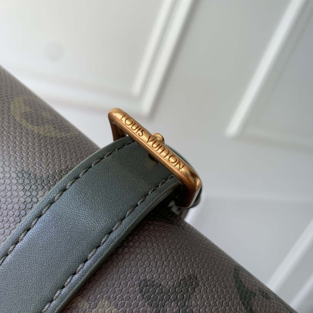 LV M26969 Louis Vuitton Satchel Wearable Wallet Khaki