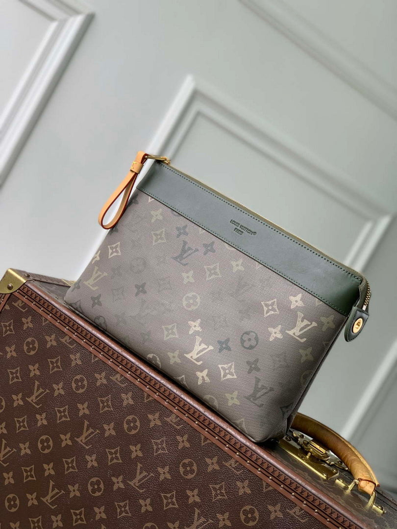 LV M26970 Louis Vuitton Pochette Voyage Souple Khaki