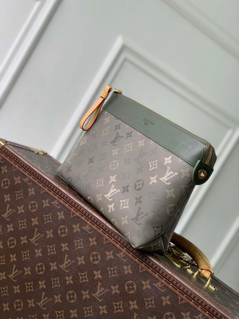 LV M26970 Louis Vuitton Pochette Voyage Souple Khaki