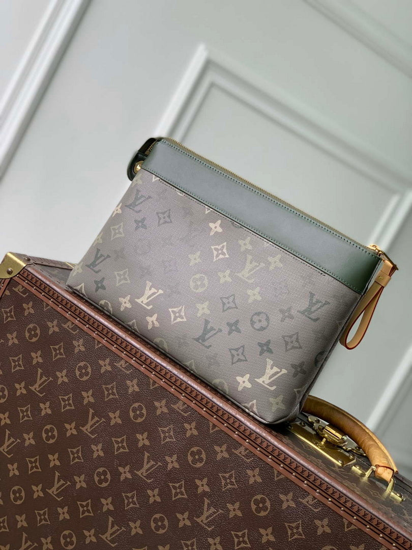 LV M26970 Louis Vuitton Pochette Voyage Souple Khaki