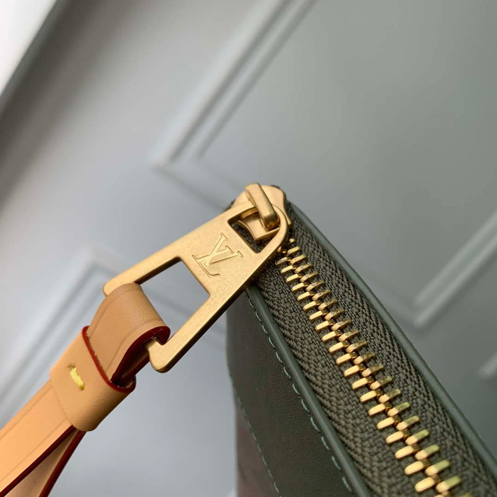 LV M26970 Louis Vuitton Pochette Voyage Souple Khaki
