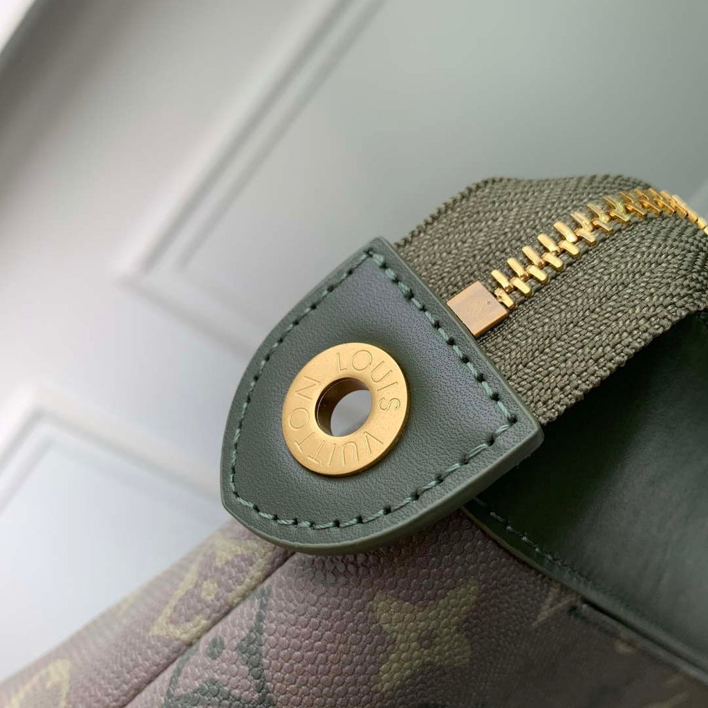 LV M26970 Louis Vuitton Pochette Voyage Souple Khaki