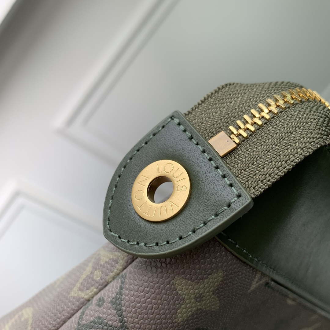 LV M26970 Louis Vuitton Pochette Voyage Souple Khaki