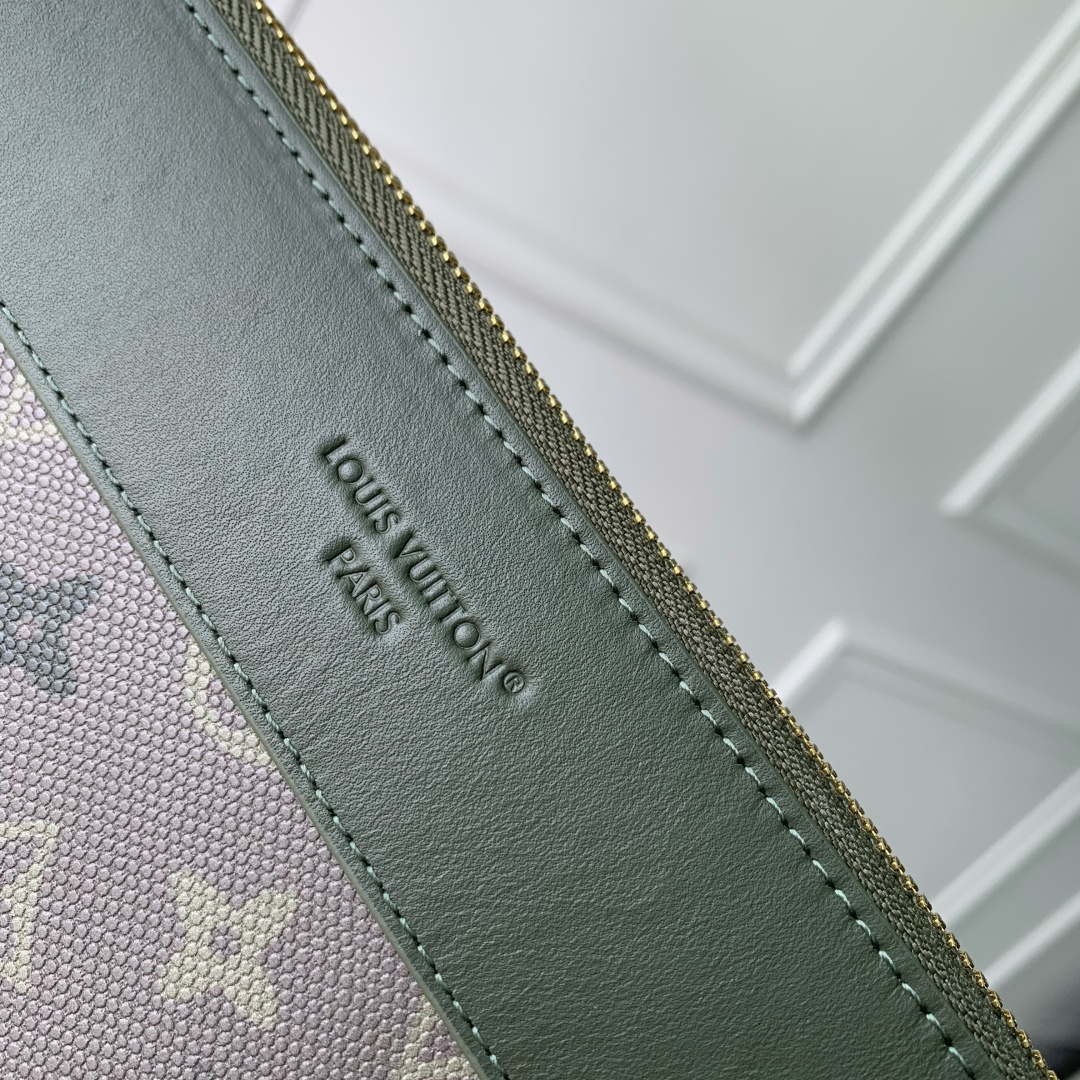 LV M26970 Louis Vuitton Pochette Voyage Souple Khaki