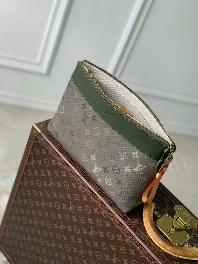 LV M26970 Louis Vuitton Pochette Voyage Souple Khaki