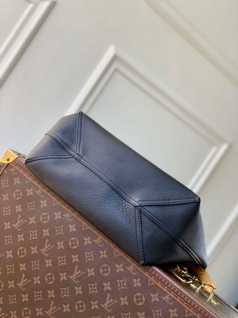 LV M27022 Louis Vuitton Verso Hobo Bag Black
