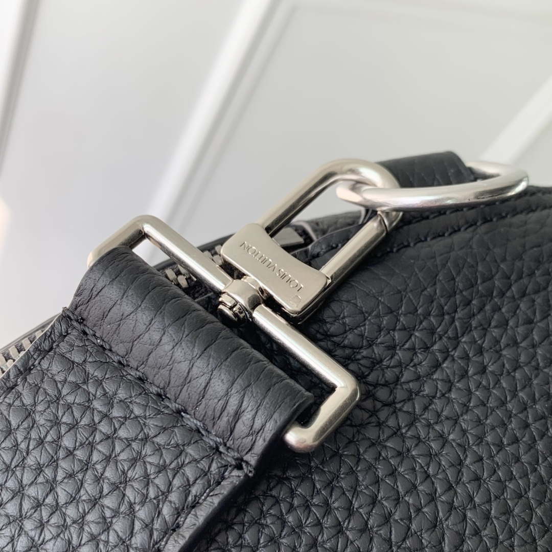LV M27060 Louis Vuitton Delta Slingbag Black