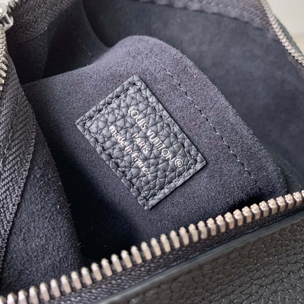 LV M27060 Louis Vuitton Delta Slingbag Black