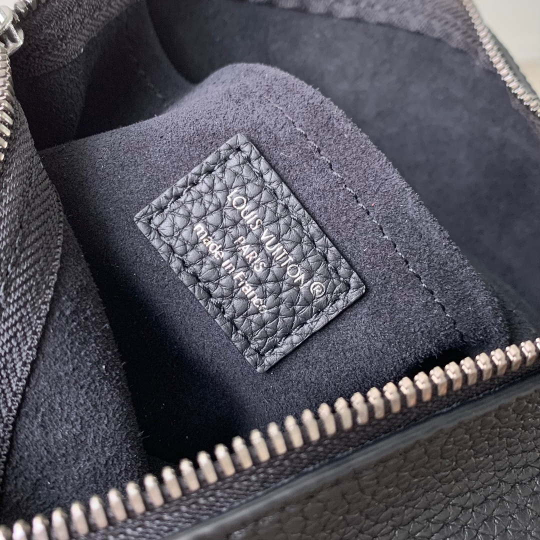 LV M27060 Louis Vuitton Delta Slingbag Black