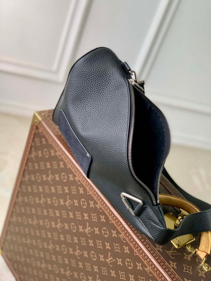 LV M27060 Louis Vuitton Delta Slingbag Black
