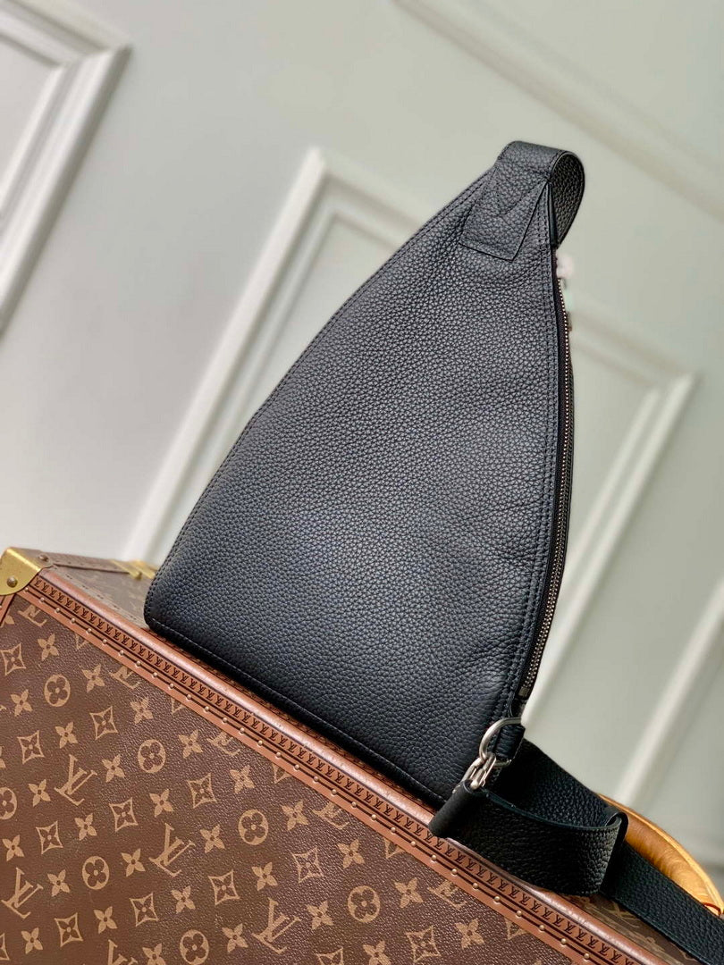 LV M27060 Louis Vuitton Delta Slingbag Black