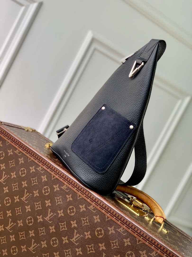 LV M27060 Louis Vuitton Delta Slingbag Black