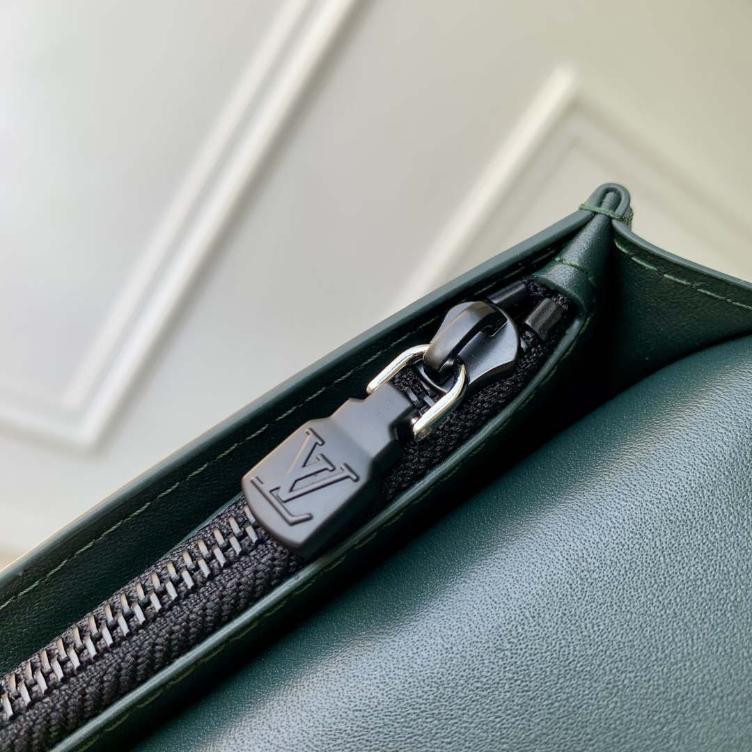 LV M61697 Louis Vuitton Brazza Wallet Dark green