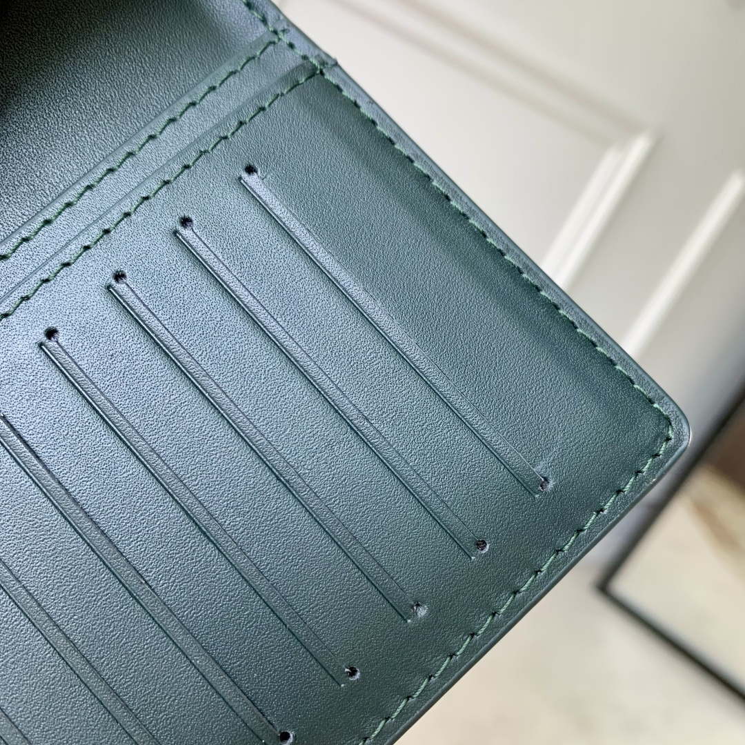 LV M61697 Louis Vuitton Brazza Wallet Dark green