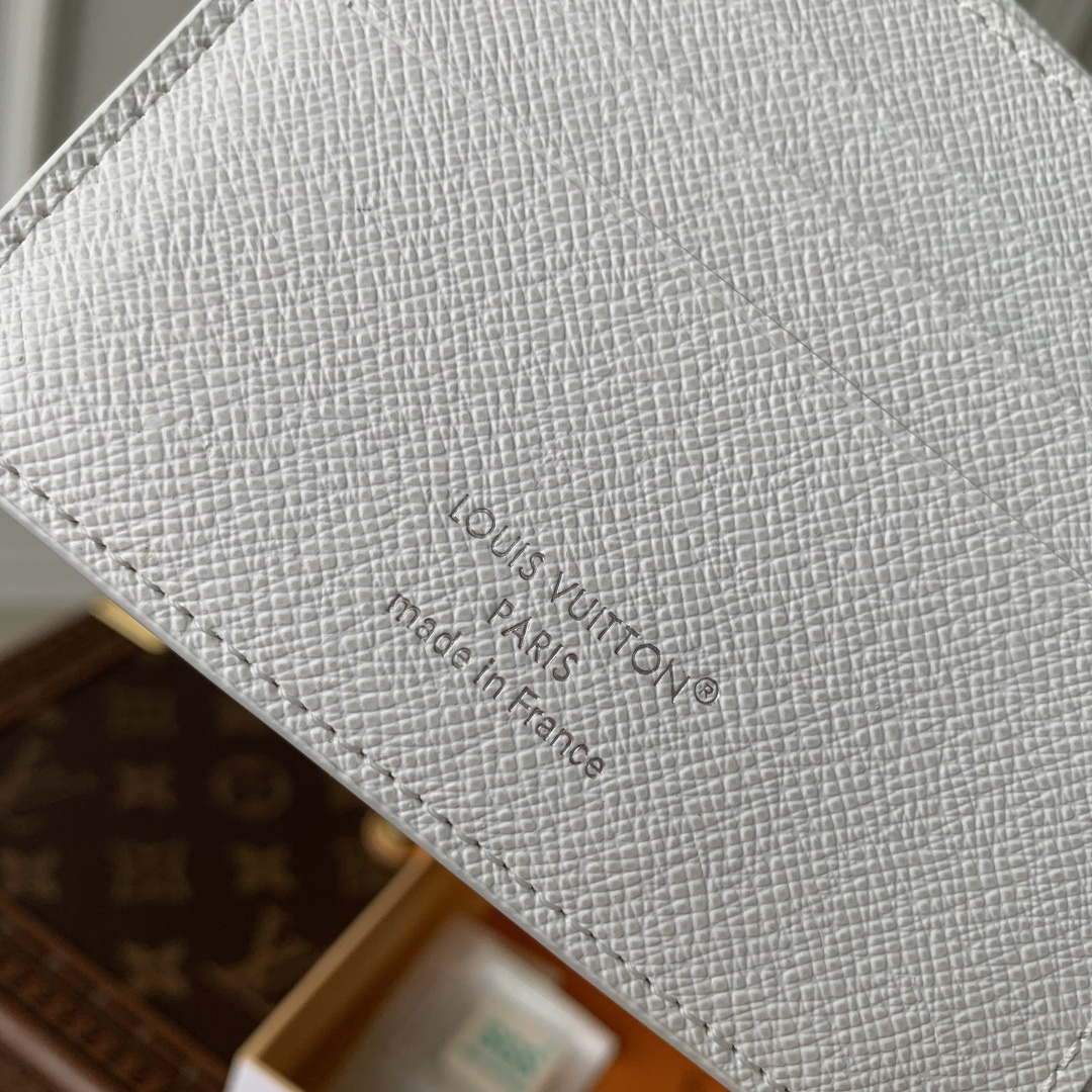 LV M27082 Louis Vuitton Multiple Wallet White