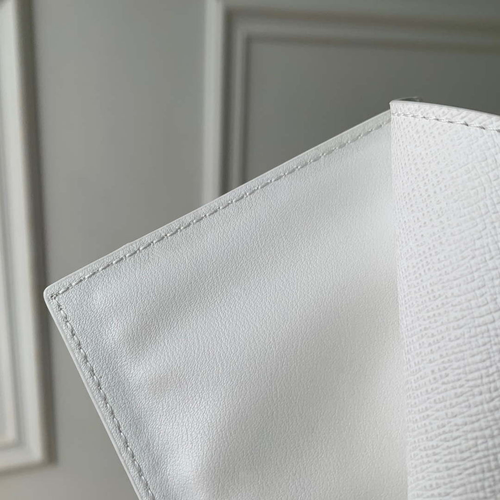 LV M27083 Louis Vuitton Passport Cover White