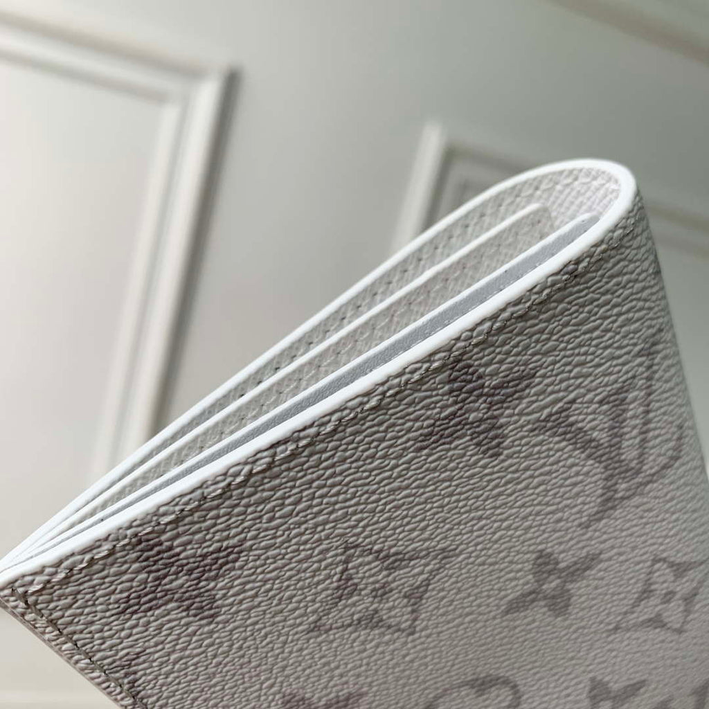 LV M27083 Louis Vuitton Passport Cover White