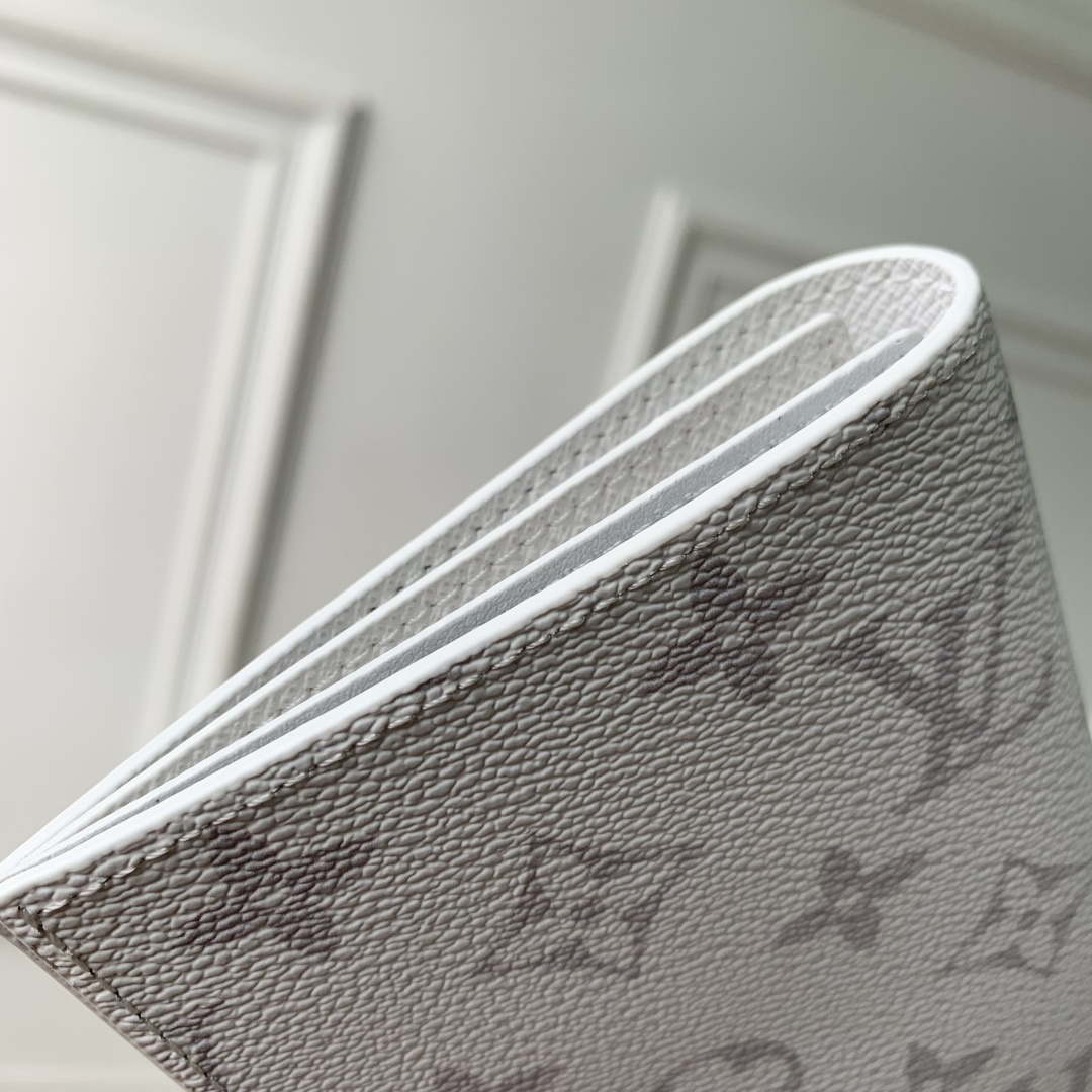 LV M27083 Louis Vuitton Passport Cover White