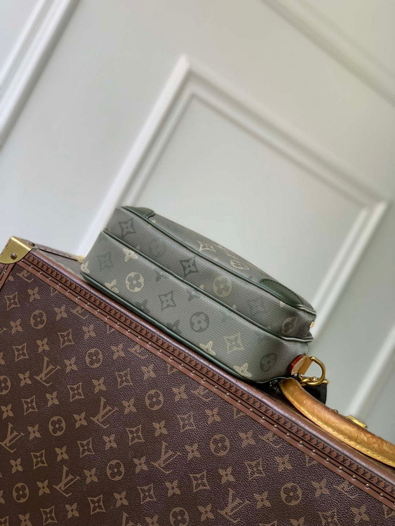 LV M27095 Louis Vuitton Nil Bag Khaki