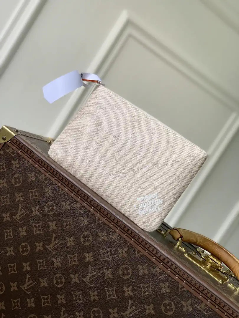 LV M27109 Louis Vuitton Key Pouch M Beige