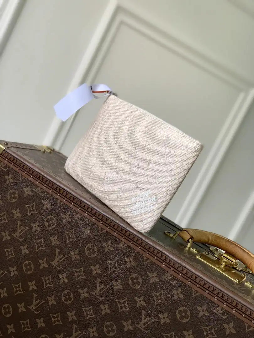 LV M27109 Louis Vuitton Key Pouch M Beige