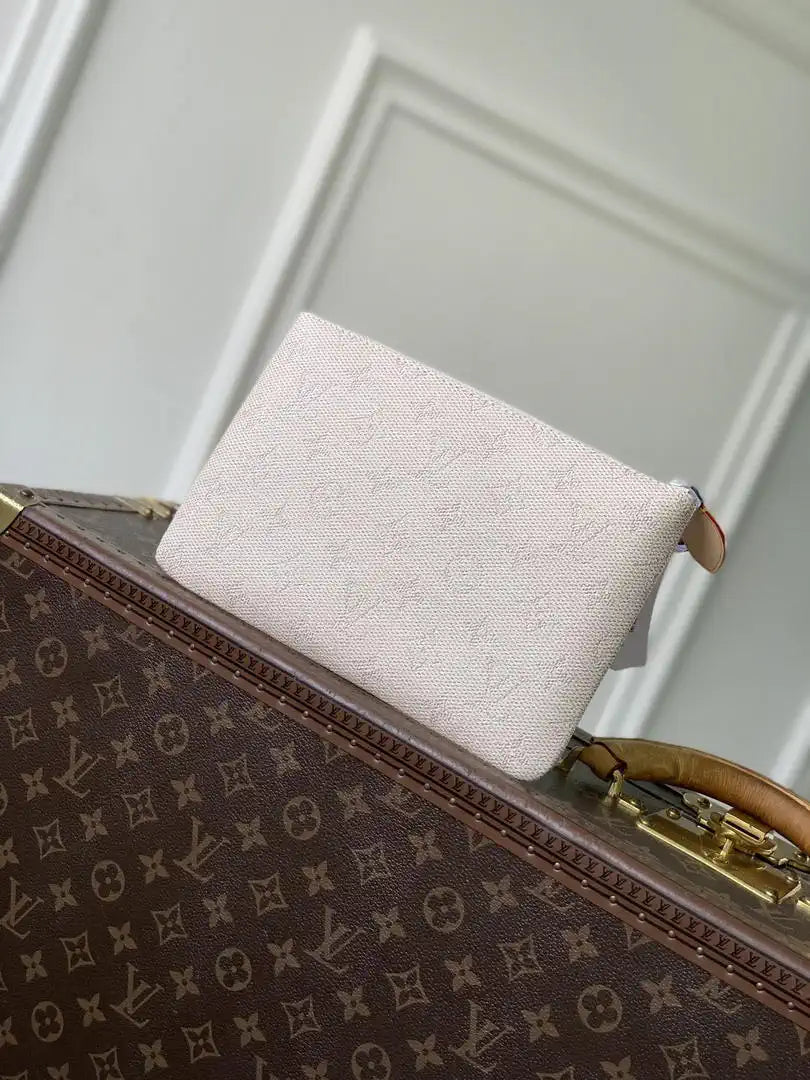 LV M27109 Louis Vuitton Key Pouch M Beige
