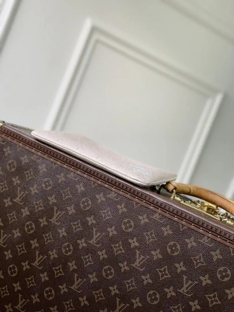 LV M27109 Louis Vuitton Key Pouch M Beige