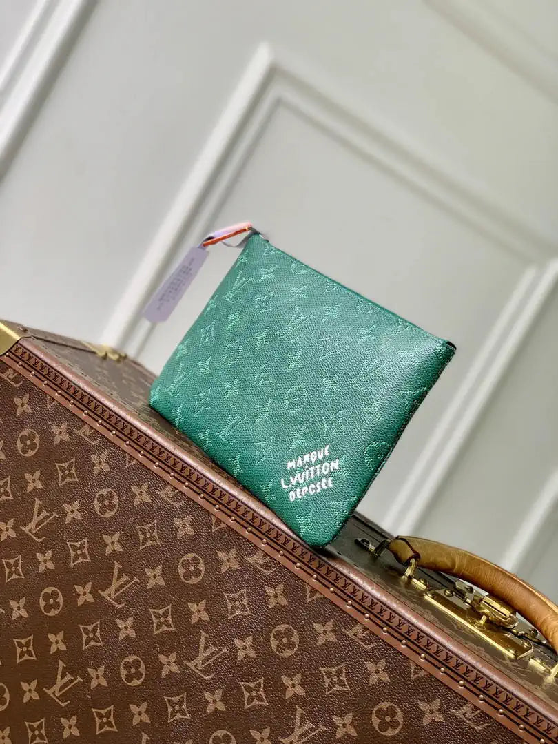 LV M27109 Louis Vuitton Key Pouch M Green