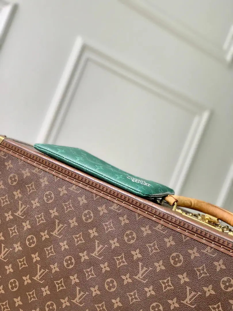 LV M27109 Louis Vuitton Key Pouch M Green