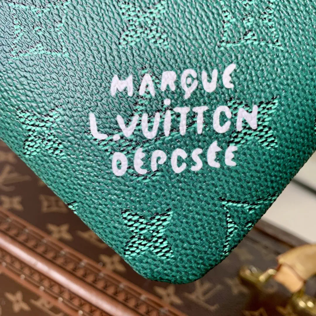 LV M27109 Louis Vuitton Key Pouch M Green