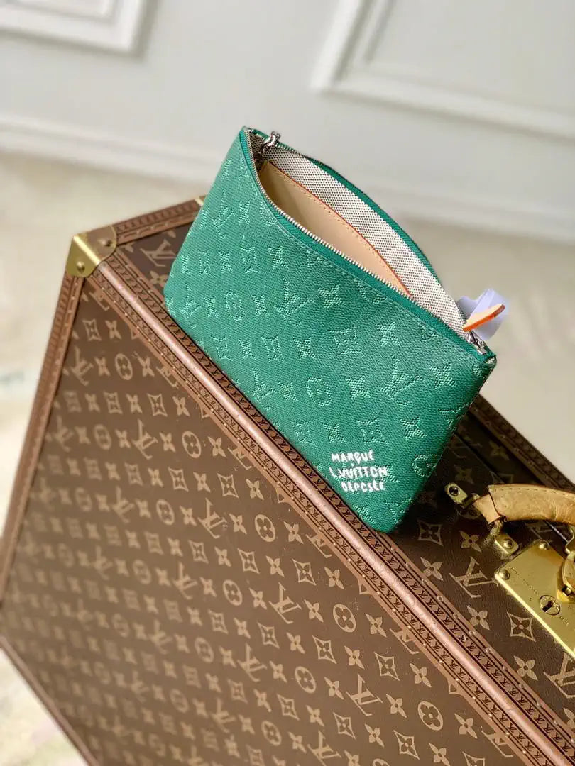 LV M27109 Louis Vuitton Key Pouch M Green
