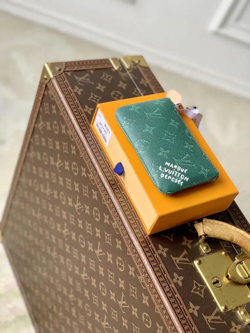 LV M27141 Louis Vuitton Key Pouch S Green