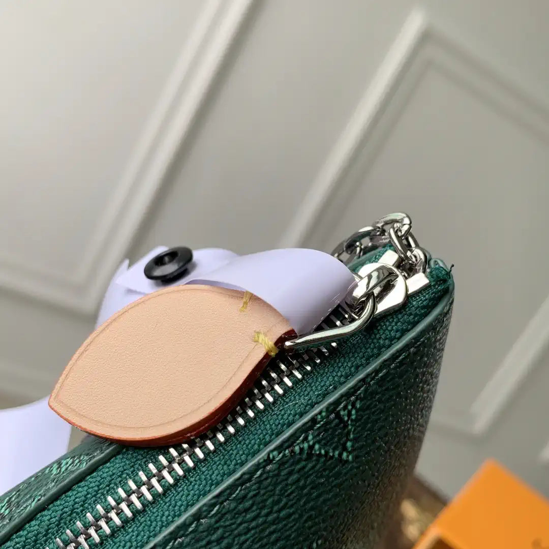 LV M27141 Louis Vuitton Key Pouch S Green