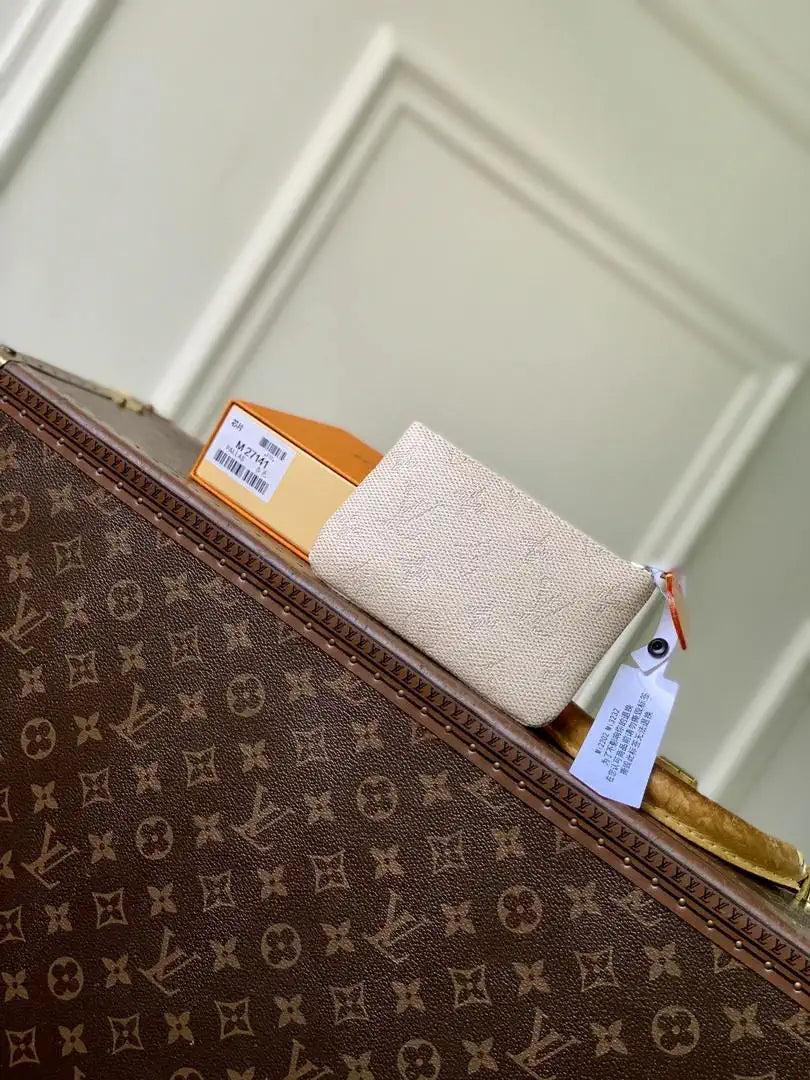 LV M27113 Louis Vuitton Key Pouch S Beige