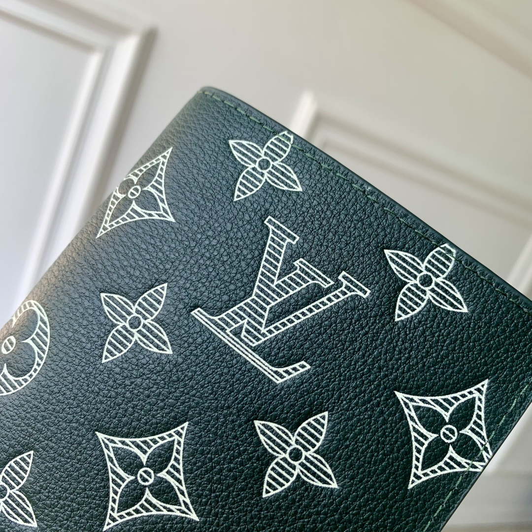 LV M27147 Louis Vuitton Passport Cover Forest Green
