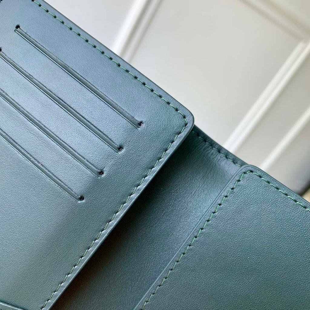 LV M27147 Louis Vuitton Passport Cover Forest Green