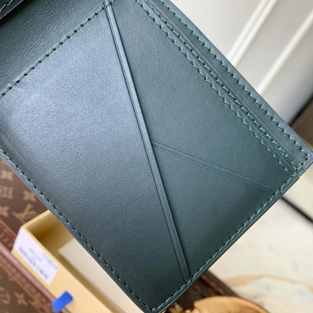 LV M27150 Louis Vuitton Multiple Wallet Forest Green