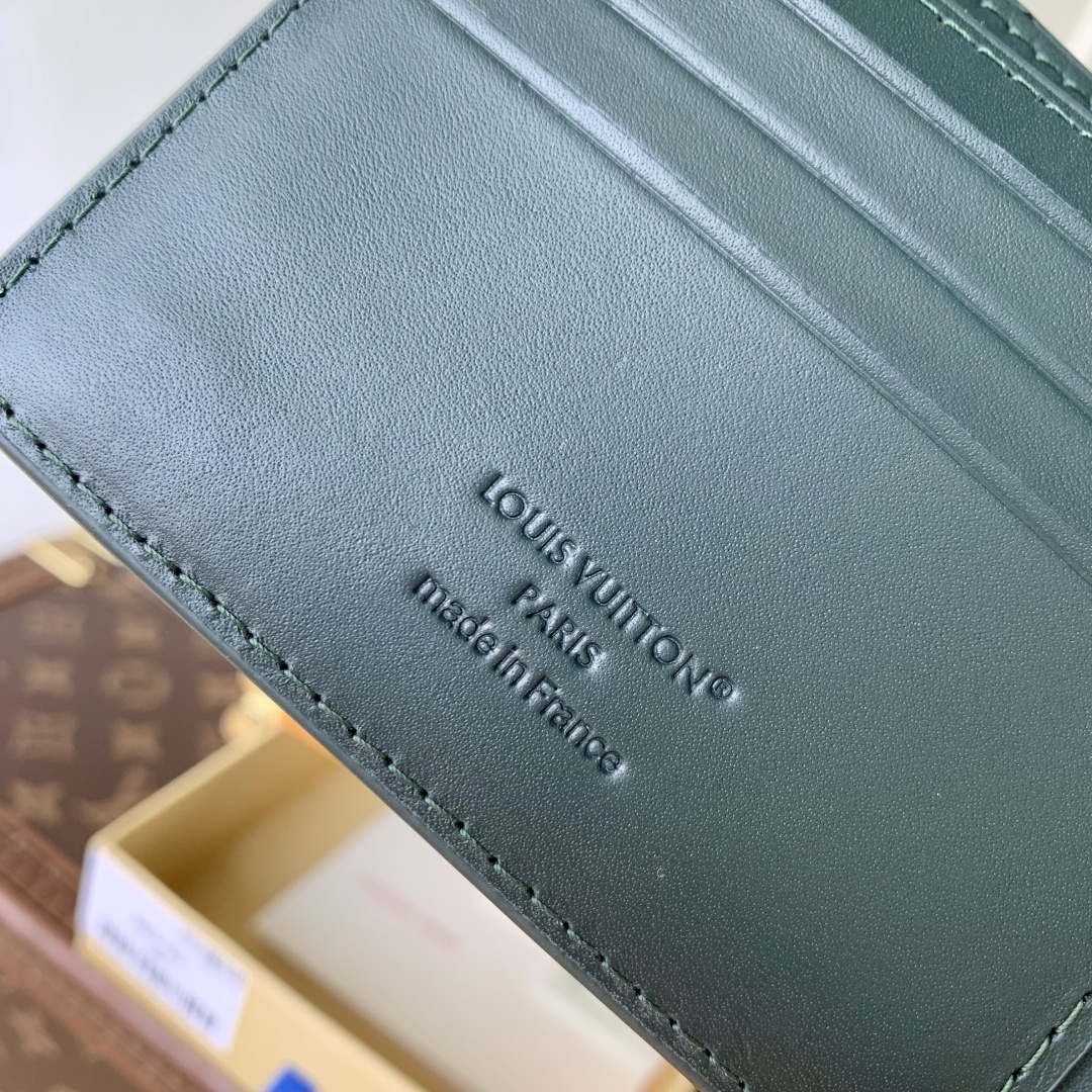 LV M27150 Louis Vuitton Multiple Wallet Forest Green