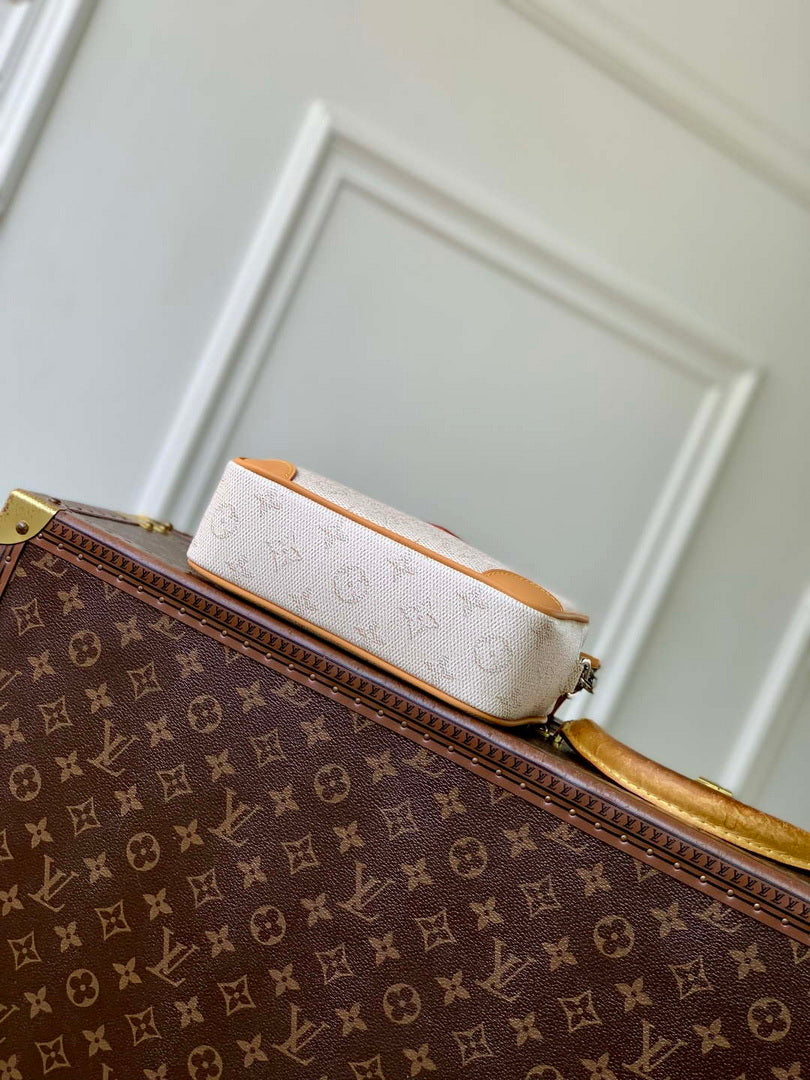 LV M27155 Louis Vuitton Trocad¨¦ro Wearable Wallet Linen