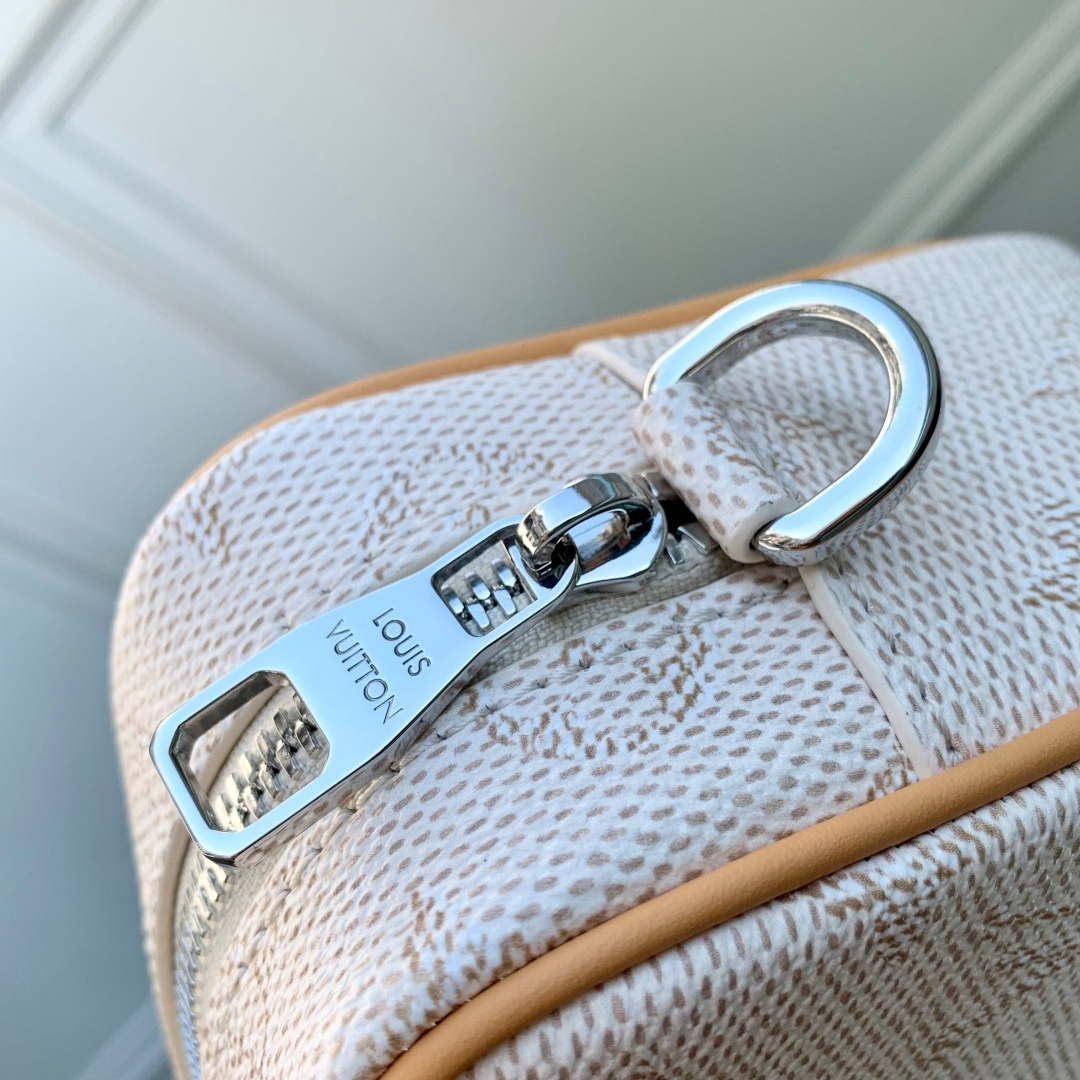 LV M27155 Louis Vuitton Trocad¨¦ro Wearable Wallet Linen