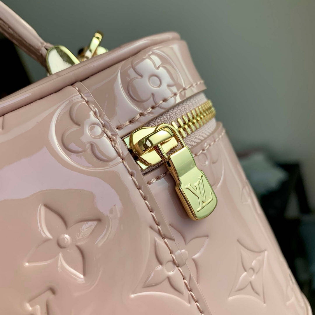 LV M27169 Louis Vuitton Vanity Chain Pouch Bag Desert Sand