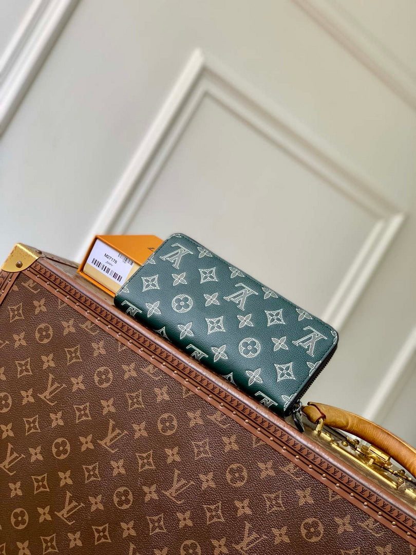 LV M27178 Louis Vuitton Zippy Wallet Horizontal Forest Green