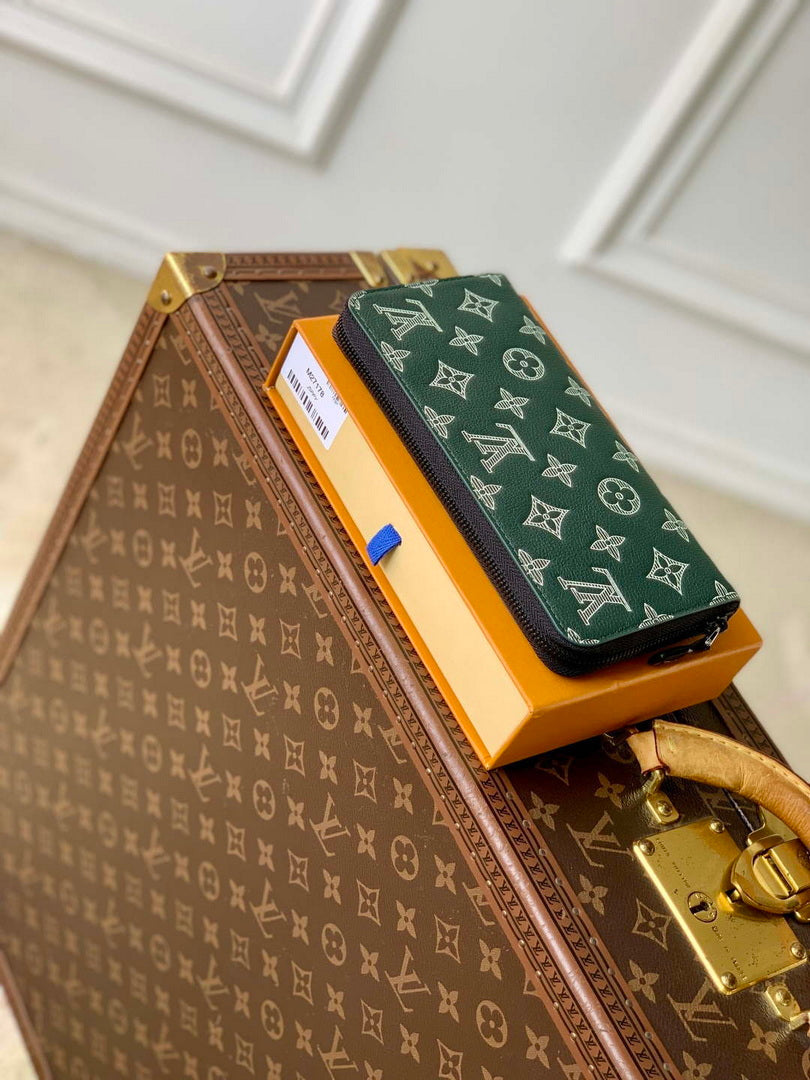 LV M27178 Louis Vuitton Zippy Wallet Horizontal Forest Green
