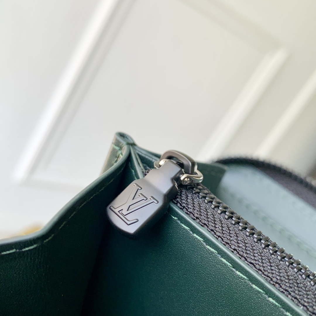 LV M27178 Louis Vuitton Zippy Wallet Horizontal Forest Green